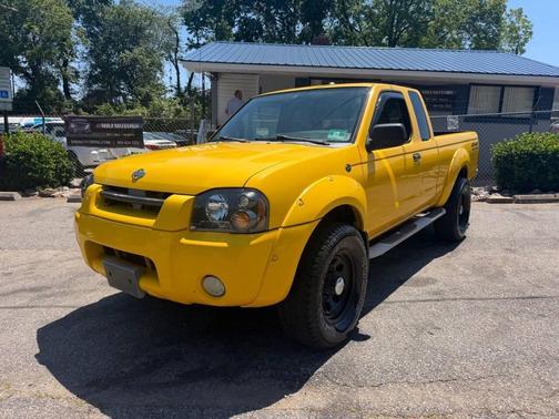 Solar Yellow 2001 Nissan Frontier SE King Cab