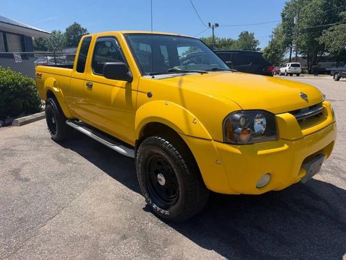 Solar Yellow 2001 Nissan Frontier SE King Cab