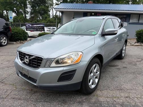 Electric Silver Metallic 2013 Volvo XC60 3.2 Premier