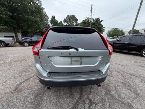 Electric Silver Metallic 2013 Volvo XC60 3.2 Premier