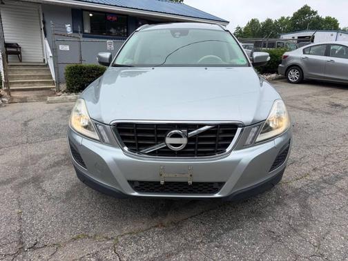 Electric Silver Metallic 2013 Volvo XC60 3.2 Premier