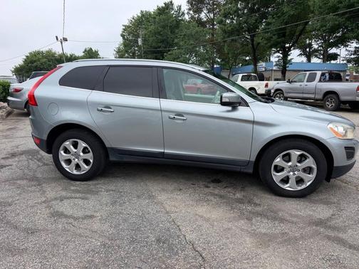 Electric Silver Metallic 2013 Volvo XC60 3.2 Premier