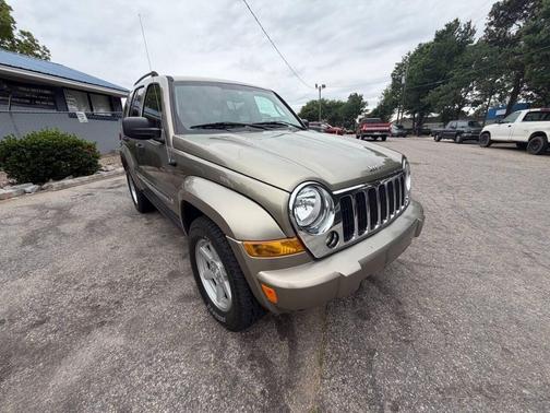 Light Khaki Metallic Clearcoat 2005 Jeep Liberty Limited
