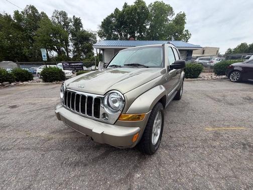 Light Khaki Metallic Clearcoat 2005 Jeep Liberty Limited