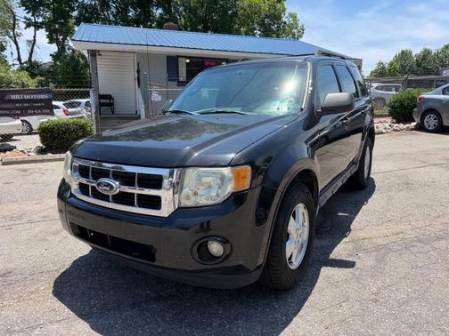 Tuxedo Black Metallic 2011 Ford Escape XLT