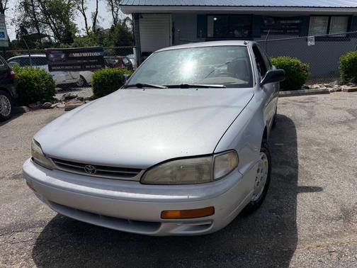 Platinum Metallic 1996 Toyota Camry LE