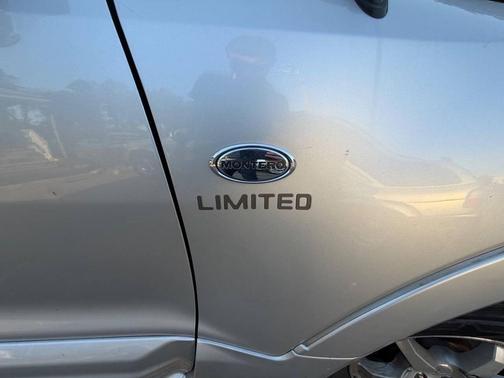 Munich Silver Metallic 2001 Mitsubishi Montero Limited
