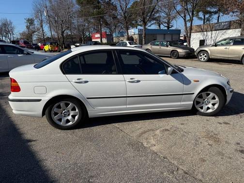 2005 BMW 325 325i 4dr Sedan