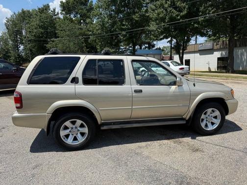2002 Nissan Pathfinder LE