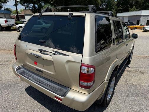 2002 Nissan Pathfinder LE
