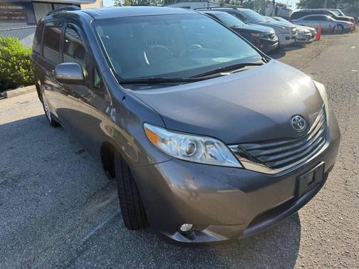 2011 Toyota Sienna XLE