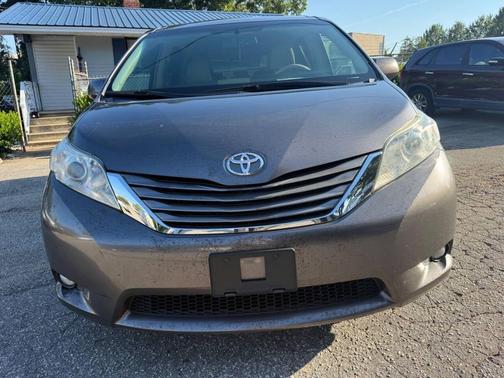 2011 Toyota Sienna XLE