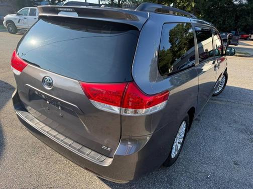 2011 Toyota Sienna XLE