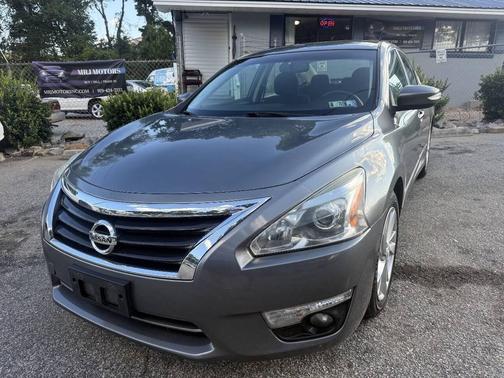 Gun Metallic 2014 Nissan Altima 2.5 SV