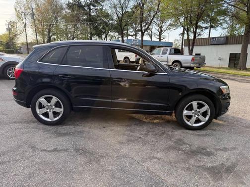 Brilliant Black 2010 Audi Q5 3.2 Premium quattro