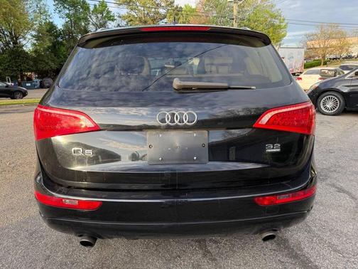 Brilliant Black 2010 Audi Q5 3.2 Premium quattro