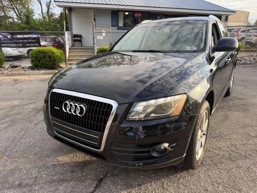 Brilliant Black 2010 Audi Q5 3.2 Premium quattro