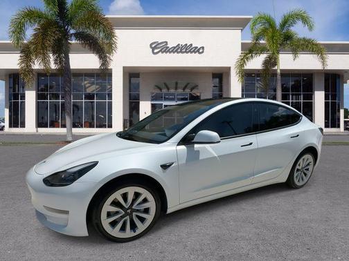 Pearl White Multi-Coat 2023 Tesla Model 3 Standard Range