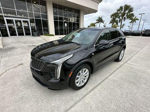 Stellar Black Metallic 2022 Cadillac XT4 Luxury