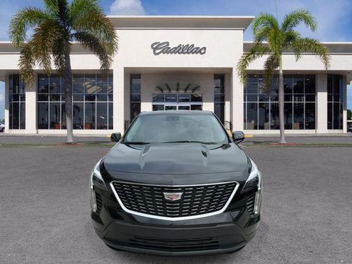 Stellar Black Metallic 2022 Cadillac XT4 Luxury