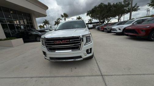 White Frost Tricoat 2021 GMC Yukon SLT