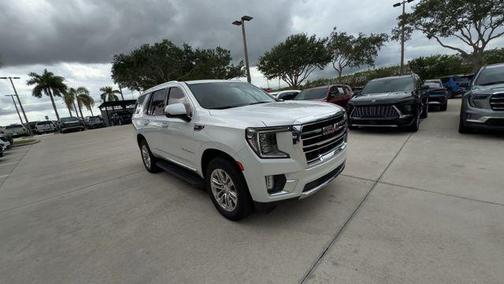 White Frost Tricoat 2021 GMC Yukon SLT