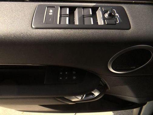 2024 Land Rover Discovery P300 S