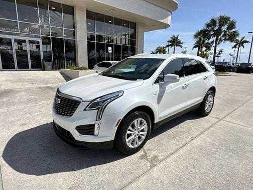 Crystal White Tricoat 2023 Cadillac XT5 Luxury