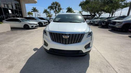 Crystal White Tricoat 2023 Cadillac XT5 Luxury
