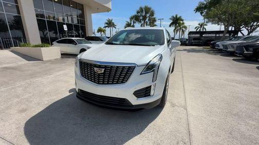 Crystal White Tricoat 2023 Cadillac XT5 Luxury