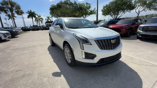 Crystal White Tricoat 2023 Cadillac XT5 Luxury