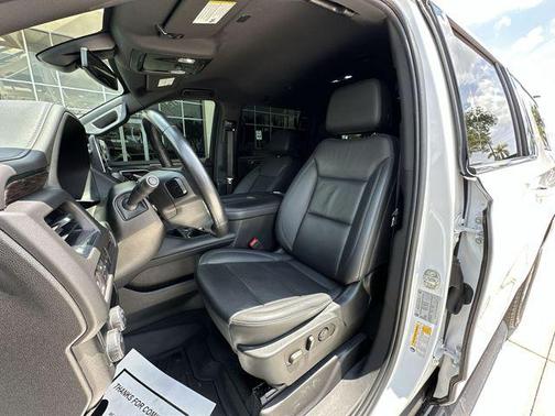 Summit White 2022 Chevrolet Suburban LT