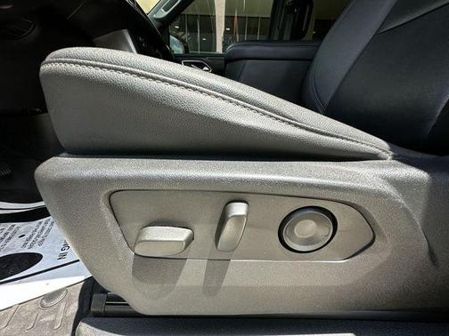 Summit White 2022 Chevrolet Suburban LT