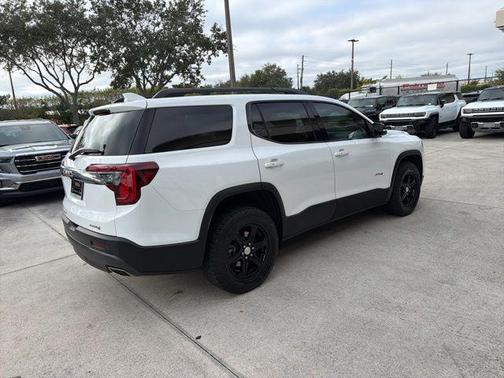 2023 GMC Acadia AWD AT4