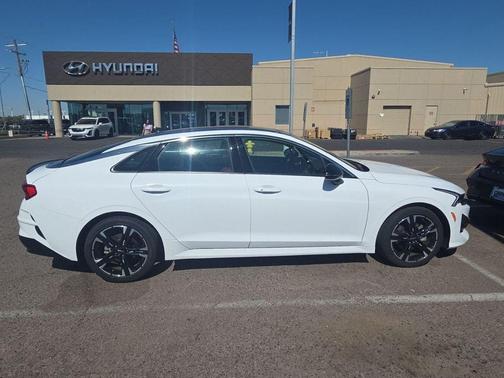 Glacial White Pearl 2023 Kia K5 GT-Line