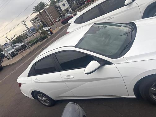 2024 Hyundai ELANTRA SE