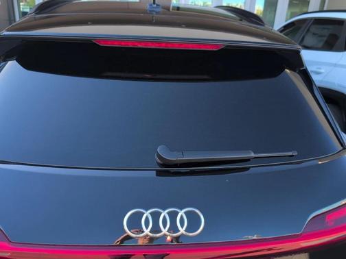 2022 Audi e-tron Premium