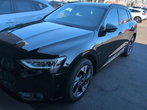 2022 Audi e-tron Premium