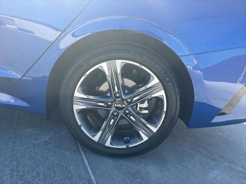 2022 Kia K5 EX