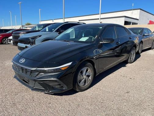 2024 Hyundai ELANTRA SE