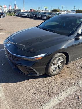 2024 Hyundai ELANTRA SE