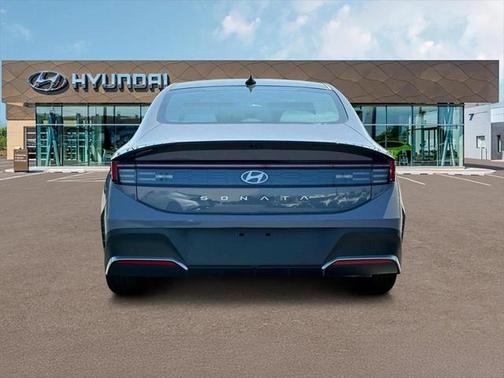 2025 Hyundai SONATA SE