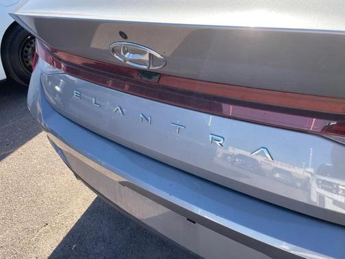 2023 Hyundai ELANTRA SE