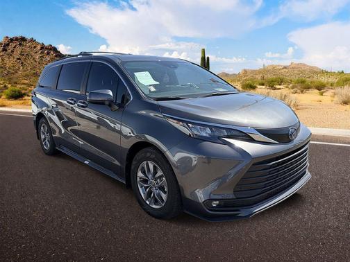 Magnetic Gray Metallic 2025 Toyota Sienna XLE