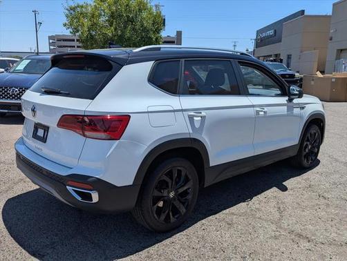 2024 Volkswagen Taos 1.5T SE