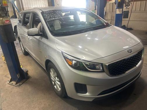 2016 Kia Sedona L