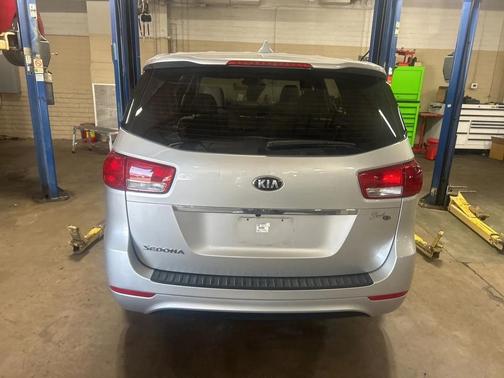 2016 Kia Sedona L