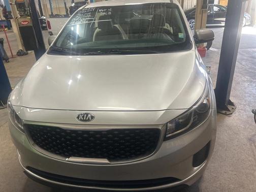 2016 Kia Sedona L