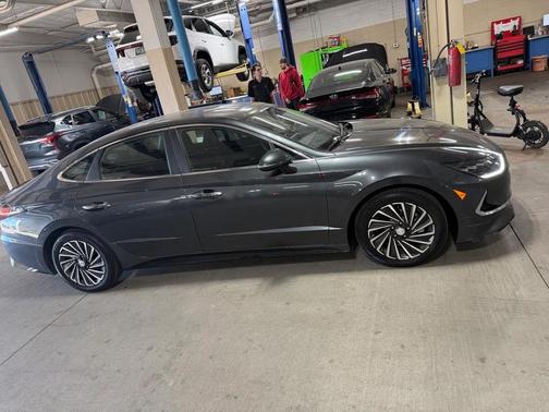 2023 Hyundai SONATA Hybrid SE