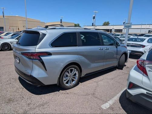 2024 Toyota Sienna Platinum 7 Passenger